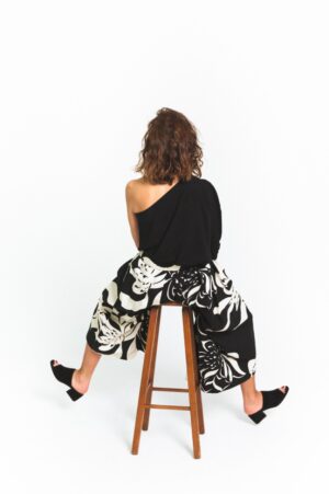 Asymetryczna bluzka marki BY O LA LA…! tył i Spodnio – spódnica w kwiaty W E N D Y K E I ®